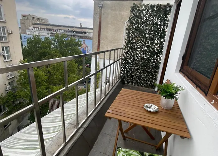 Old Town Ateneu * Bucarest