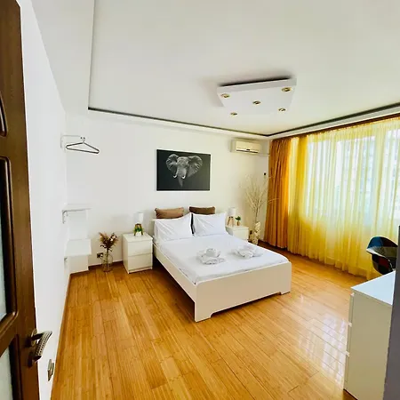 Old Town Ateneu * Bucarest